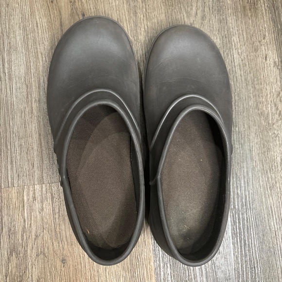 Crocs Lock Clogs Womens Size 7 Brown Slip‎ Resistant Non Marking Slip On Comfort - Picture 9 of 9